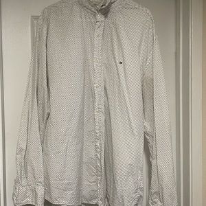 Tommy Hilfiger LS dress shirt. Custom fit (slim)